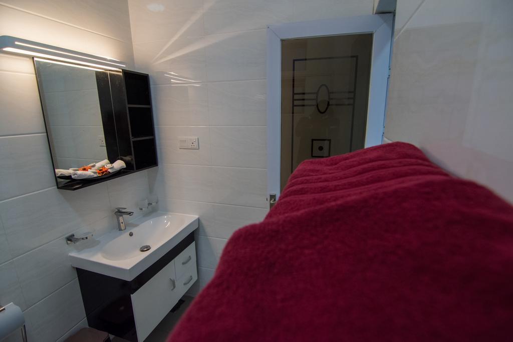 Cozy Sea View Luxury Apartment, Fully Furnished, 2 Bedrooms, 2 Bathrooms Dehiwala-Mount Lavinia Kültér fotó