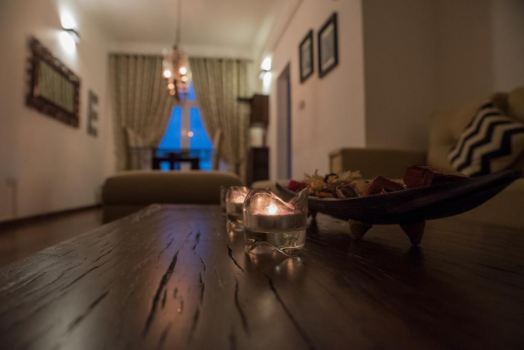 Cozy Sea View Luxury Apartment, Fully Furnished, 2 Bedrooms, 2 Bathrooms Dehiwala-Mount Lavinia Kültér fotó